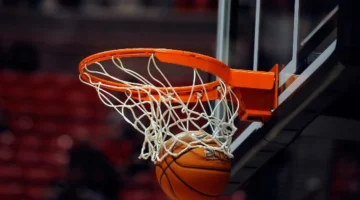 موراي يسجل 45 نقطة ويقود دنفر ناغتس للفوز على يوتا جاز